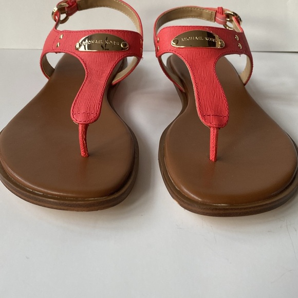 Michael Kors Logo Plate Thong Leather Sandal - Picture 7 of 13